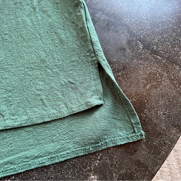 Umgee Linen Blend Top with Crochet Sleeves - Size XL/1X - Picture 4 of 16